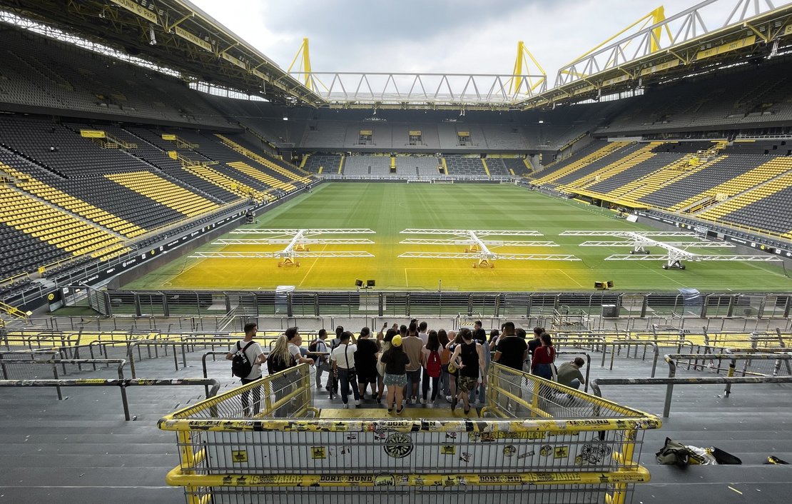 Studierende im Signal-Iduna-Park